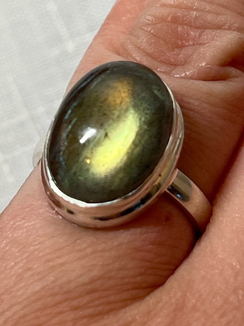 Sterling Silver Labradorite Oval Ring - Gray-Green Stone
Size 7